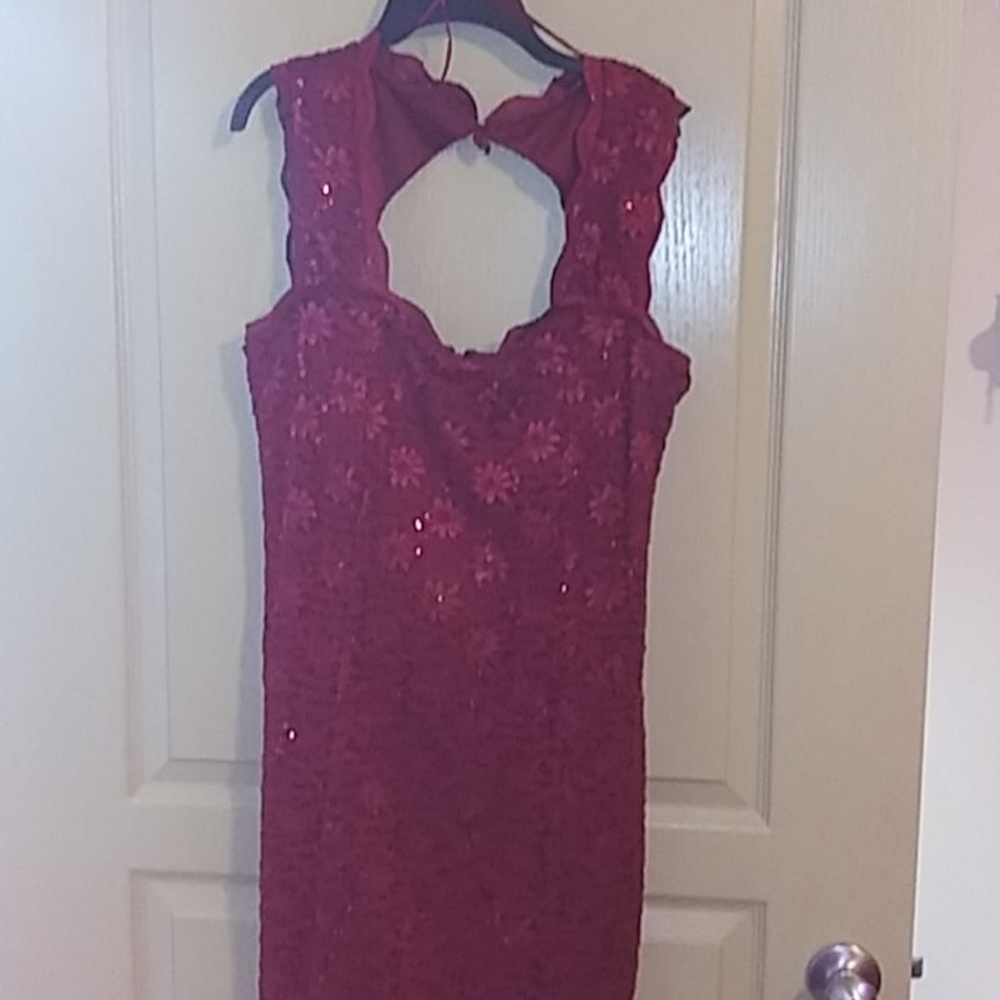 Dress - Picture 3 of 4